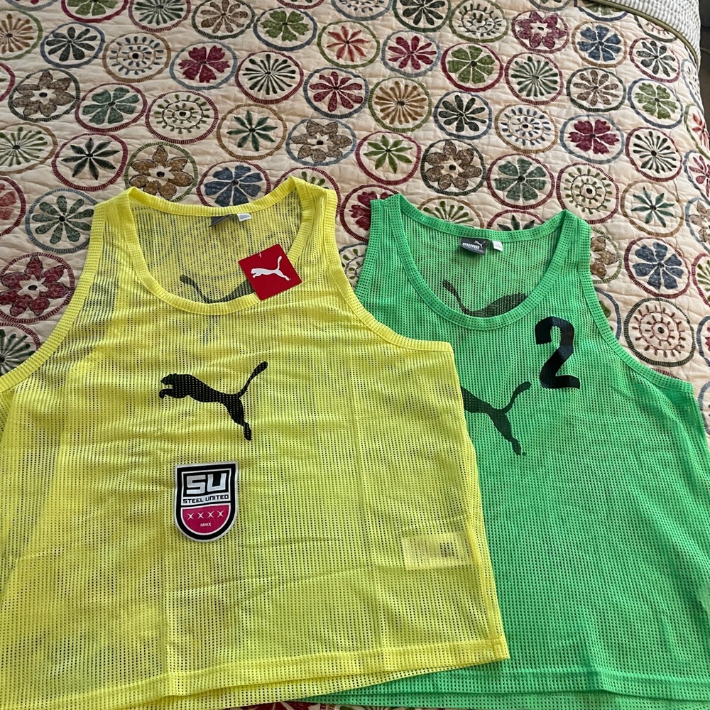 Puma Yellow and Green Mesh Sports Practice Bibs Pennies, Men’s M